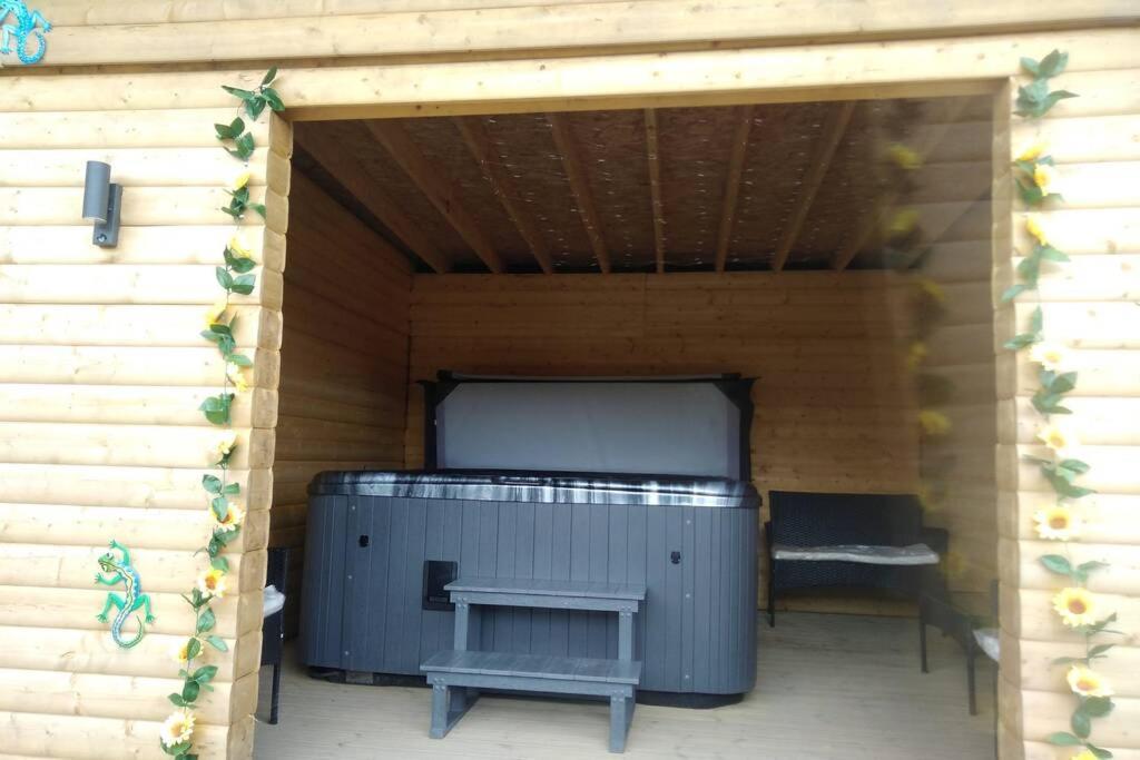 The Cottage - Hot Tub - Nr Glasgow - Self Check-In Coatbridge Εξωτερικό φωτογραφία