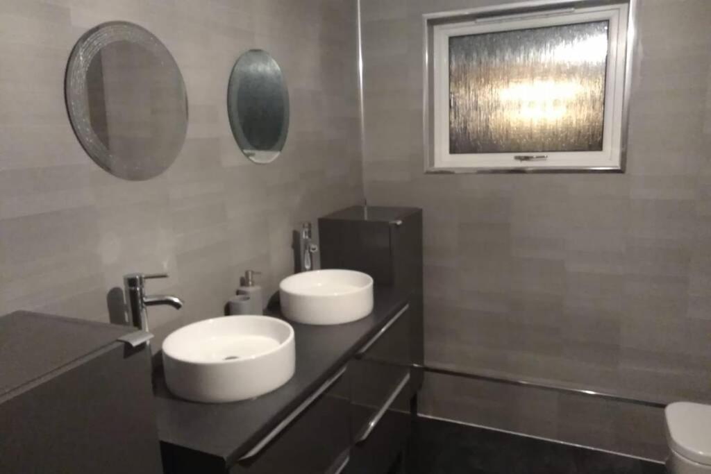The Cottage - Hot Tub - Nr Glasgow - Self Check-In Coatbridge Εξωτερικό φωτογραφία