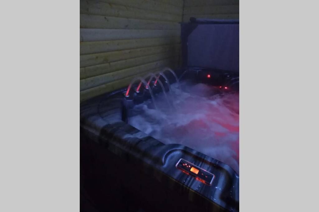 The Cottage - Hot Tub - Nr Glasgow - Self Check-In Coatbridge Εξωτερικό φωτογραφία